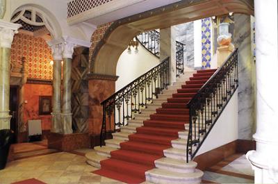 Palatinus Grand Hotel Pecs - Лестница отеля Палатинус в Печ - Palatinus Grand Hotel*** Pécs - Отель Палатинус Печ