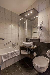 Гостиница Панорама Siofok - Ванная комната - Велнес-отель на берегу Балатона - Prémium Hotel Panoráma**** Siófok - Специальный оздоровительный отель в Шиофоке с полупансионом