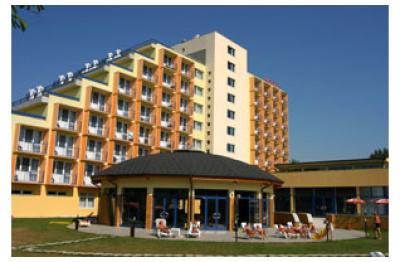 Premium Hotel Panorama Siofok - viersterren wellnesshotel met panorama over het meer - Prémium Hotel Panoráma**** Siófok - Speciaal wellnesshotel in Siofok met halfpension