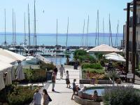 Patio Mediterráneo del Hotel Golden Resort en Balatonfured