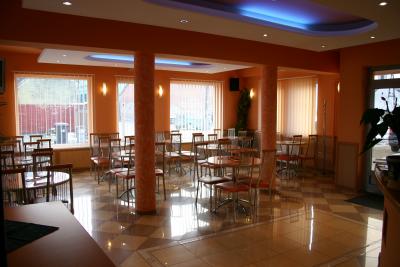 Cafetería del Hotel Viktoria Sarvar - ✔️Hotel Viktória*** Sárvár - alojamiento de 3 estrellas en Sarvar