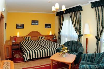 Accommodation á Papa - les chambres élégantes de l'Hôtel Villa Classica - ✔️ Hotel Villa Classica Papa - hotel 4 étoiles à Papa