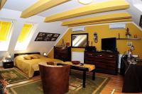 Hermosa habitación barata en Hotel Villa Classica en Papa