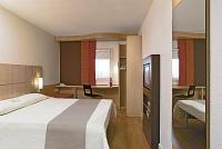 Pokój sypialniany - Hotel Ibis Gyor w centrum miasta