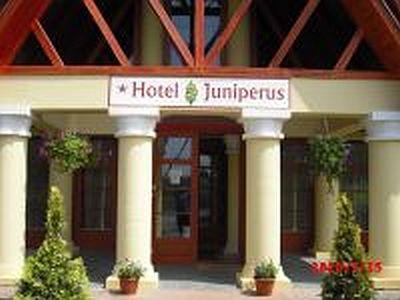Hotel Juniperus Kecskemét - elegancki i tani hotel w Kecskemet - Juniperus Park Hotel Kecskemet - promocje w Hotelu Juniperus w Kecskemecie w pobliżu zakładu Mercedes-Benz