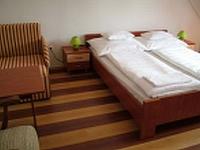 Camera cu pat dublu la un preţ cu reducere în Kecskemet la hotelul Juniperus Park