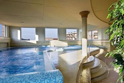 Centro benessere all'Hotel Kapitany - piscina interna con elementi d'esperienza  - ✔️ Hotel Kapitany**** Wellness Sumeg - Hotel benessere Kapitany con pacchetti a prezzi favorevoli a Sumeg in Ungheria 