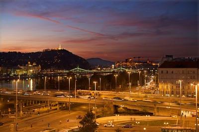 Vue magnifique sur le Danube et le Mont Gellert depuis de l'Ibis Styles Budapest City - ✔️ Ibis Styles Budapest City*** - vue panoramique sur le Danube