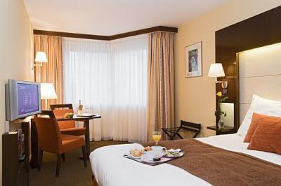 Romantyczny i elegancki pokój z łóżkiem francuskim w samym centrum miasta - Hotel Mercure Korona Budapeszt - ✔️ Hotel Mercure Budapest Korona**** - Czterogwiazdkowy hotel w sercu Budapesztu