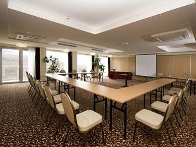 Sala de conferencia y de reuniones con vista panorámica del Hotel Ozon Kekesteto - ✔️ Hotel Residence Ozon**** Matrahaza - Hotel Ozon de bienestar con medio pensión a precio descuento, en Matra
