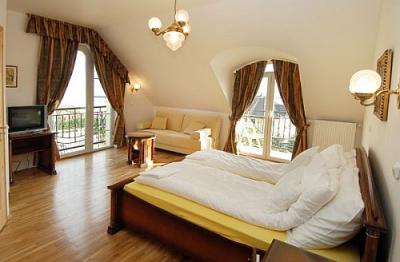 Habitación de elegante estilo en la Hotel Panorama en Eger - Panorama Hotel Eger - Acomodación romantica y barata en Eger