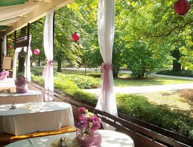 Restaurante de Park Hotel en Gyula, en un ambiente romantico y elegante con especialidades húngaras - ✔️ Hotel Park*** Gyula - descuento medio pensión en el Park Hotel en Gyula