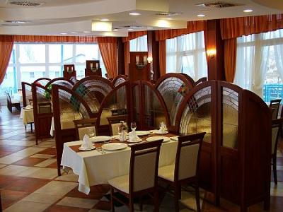 Restaurant în pensiune - Pensiune Amstel Hattyu Inn Gyor - ✔️ Amstel Hattyú Győr**** - Han discret în centrul orașului Győr în apropierea băii termale
