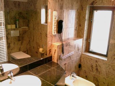 Mooie en moderne badkamer in Pension Kalmar - Pension Kalmar Boedapest - pension aan de voeten van Gellert-berg