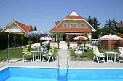 Pensione Lorelei - La piscina - Gyenesdias - Pensione Lorelei - Gyenesdias - pensione sul Lago Balaton
