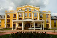 Main building of  Polus Palace Thermal Golf Club Hotel in God - 5-star hotel in God Polus Palace Golf Club Hotel God - Thermal and Wellness Hotel - 