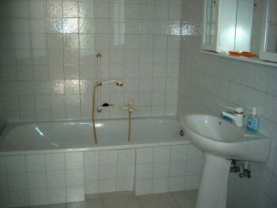 Bathroom in Buda, accomodation in Budapest, with garden, and parking facility - Room in Buda - Accommodation in the green area of Budapest