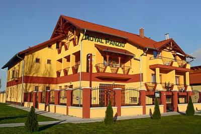 Hotel Royal - cazare promoţională la Cserkeszolo lîngă baia termală - Royal Hotel*** Cserkeszolo - cazare promoţională în Hotel Royal în Cserkeszolo