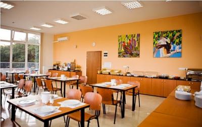 Sala de desayuno en Hotel Saphir Aqua - hotel elegante de 4 estrellas en Sopron - Aparthotel Saphir Aqua Sopron - Hotel wellness a precio favorable en Sopron