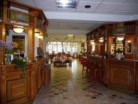 バラトン湖のノストラホテル（Nostra Holtel）の安い客室一泊二食付きのサービスでバラトン湖の近くに