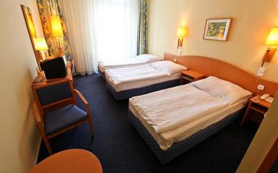 Gunstige kamer met drie bedden van Hotel Sissi, dichtbij de Petőfi brug - Sissi Hotel Budapest - goedkope Hotel Sissi in het centrum van Boedapest