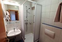 Salle de bain privée à l'Hôtel Sissi dans le 9è,e arrondissement de Budapest