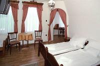 Hermosa habitación doble luminosa en el Hotel Castillo San Hubertus en Sobor