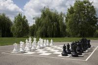 Hotel Zichy Park - шахматы в парке велнес-отеля в Бикаче