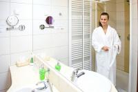 Airport Hotel Budapest 4* beautiful bathroom