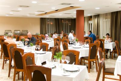 Restaurant à l'aéroport Hotel Budapest - hôtel 4* à l'aéroport - ✔️ Airport Hotel Budapest**** - Hôtel avec transport gratuit depuis l'aéroport