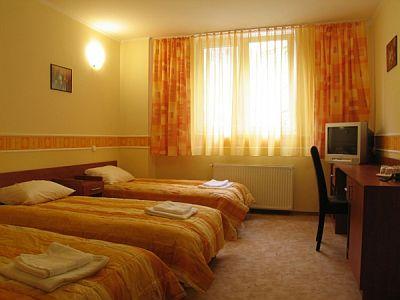 Chambre familiale de l'Hôtel Atlantic dans le 8e arrondissement de Budapest, près de la station Keleti et de la rue Rakoczi - ✔️ Hotel Atlantic*** Budapest - pas cher Atlantic Hotel dans le centre de Budapest, 8e arrondisement