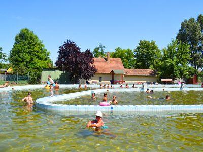 Термальный Отель им. Графа Андрашши в Ясапати -Andrássy Thermal Hotel Jászapáti – лечебный бассейн при отеле - ✔️ Andrássy Thermal Hotel Jászapáti*** - Специальный термальный и оздоровительный отель в Венгрии