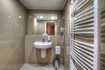 Hotel Anna Budapest - buen baño nuevo en Anna Hotel - ✔️ Hotel Anna*** Budapest - descuento hotel 3 estrellas en Buda