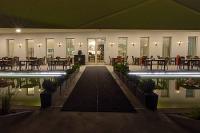 Anna Hotel Budapest - Hotellrum i ett lugnt område Buda med vacker trädgård