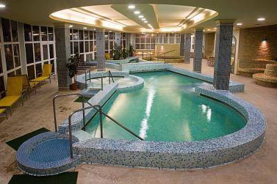 Erlebnisbecken im Wellnessbereich vom Hotel Apollo in Hajduszoboszlo - ✔️ Hunguest Apolló Thermal Hotel**** Hajdúszoboszló - Kur- und Thermalhotel Apollo