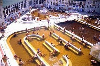 Piscina di acqua salutare a Hajduszoboszlo presso l'Atlantis Hotel - ✔️ Atlantis Hotel**** Hajdúszoboszló - hotel benessere e di cura a Hajduszoboszlo