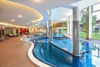 Azur Premium Hotel сольшим оздоровительным центром на озере Балатон