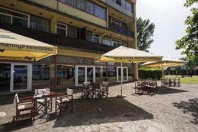 Hôtel Familia hôtel bord de l'eau, le lac Balaton - Familia Hotel Balatonboglar - L’hébergement pas cher et en réduction á Balatonboglár