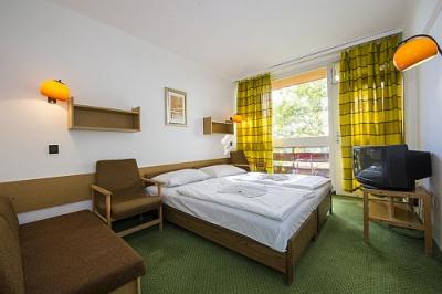 Hotel Napfény  Balatonlelle цена со скидками   - Napfeny Hotel Balatonlelle - дешевые номера на берегу Балатона