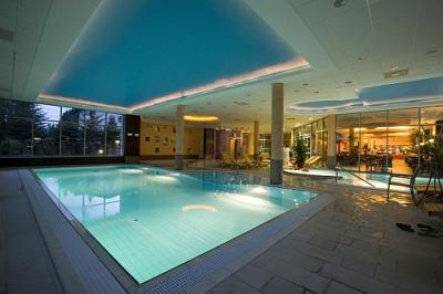 Basen welness w Hotelu 4 gwiazdkowym Balneo Zsori termal i wellness - ✔️ Hotel Balneo**** Zsori Mezokovesd - Kąpielisko Zsory thermal wellness hotel w Mezokovesd