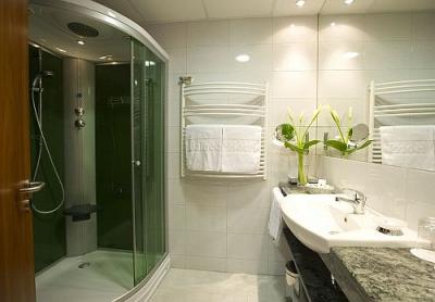 Bonito baño del Balneo Hotel Zsori, en Mezokovesd - ✔️ Hotel Balneo**** Zsori Mezokovesd - Zsory hotel termal y  wellness Mezokovesd