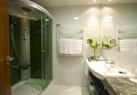 Mooie badkamer van het Balneo Hotel Zsori, in Mezokovesd