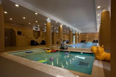 Piscina para niños en el Hotel Bambara Felsotarkany - fin de semana wellness con ofertas de paquetes - ✔️ Bambara Hotel Felsotarkany**** - Hotel de wellness en las montañas de Bukk a precio favorable