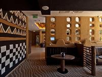 Café in Afrikaanse stijl in het Hotel Bambara - betaalbaar hotel in Felsotarkany in het Bukkgebergte