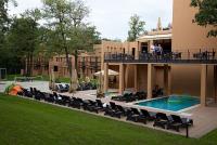 Piscina exterior y terraza del Hotel Bambara - Felsotarkany