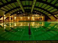 Spa wellness helg i Hotel Barack i Tiszakécske i Ungern med varmvatten bassäng                      intern varmvatten bassäng