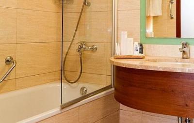 Greenfield Hotel Bukfurdo - Bathroom in Golf spa and wellness Hotel Greenfield  - ✔️ Greenfield Hotel Golf Spa in Bukfurdo**** - Spa thermal, wellness and Golf Hotel Greenfield in Buk, Hungary