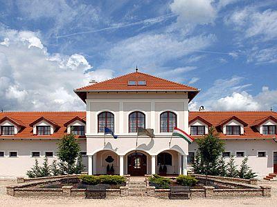 Castle Hotel en Hongrie - 4* Bodrogi Kuria in Inarcs - ✔️ Bodrogi Kúria**** Inárcs - Hôtel de bien-etre á prix réduits pres de l'autoroute M5, pres de Budapest