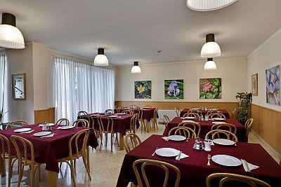 Business Hotel Jagello - Budapest - зал для завтрака в 3-звездном отеле Budapest  - ✔️ Hotel Jagello*** Budapest - Бизнес-отель Ягелло Будапешт