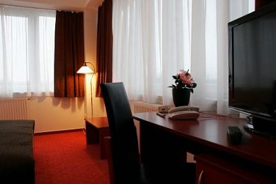 Cheap accomodation in Budapest - Canada Hotel Budapest on the Soroksári road in the IX. district near to the Klinikák metro station - Canada Hotel Budapest - 3-star Canada Hotel Budapest on the Soroksari road at introductory price